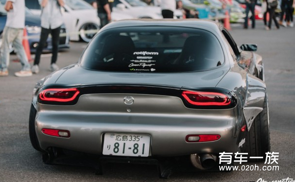 这辆马自达RX-7改装得很“魂动”