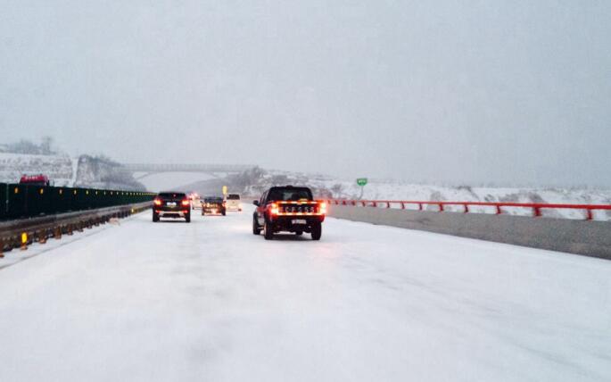 大雪封路超一天 黑龙江高速不通行